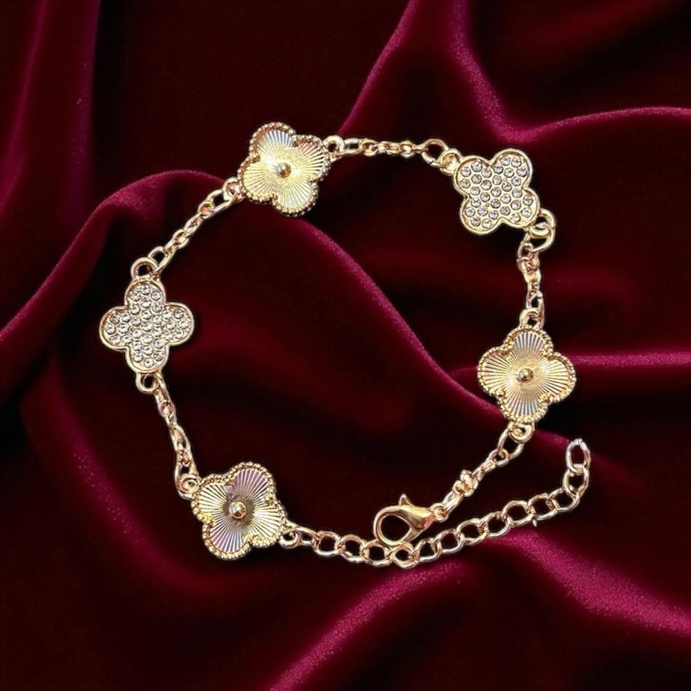 💎2/$30💎 Elegant Gold Clear Crystal Alhambra Clover Bracelet